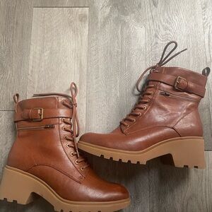 Baretraps Women Dani Block Heel Combat Boot SZ US 10M Cognac Brown Faux Leather